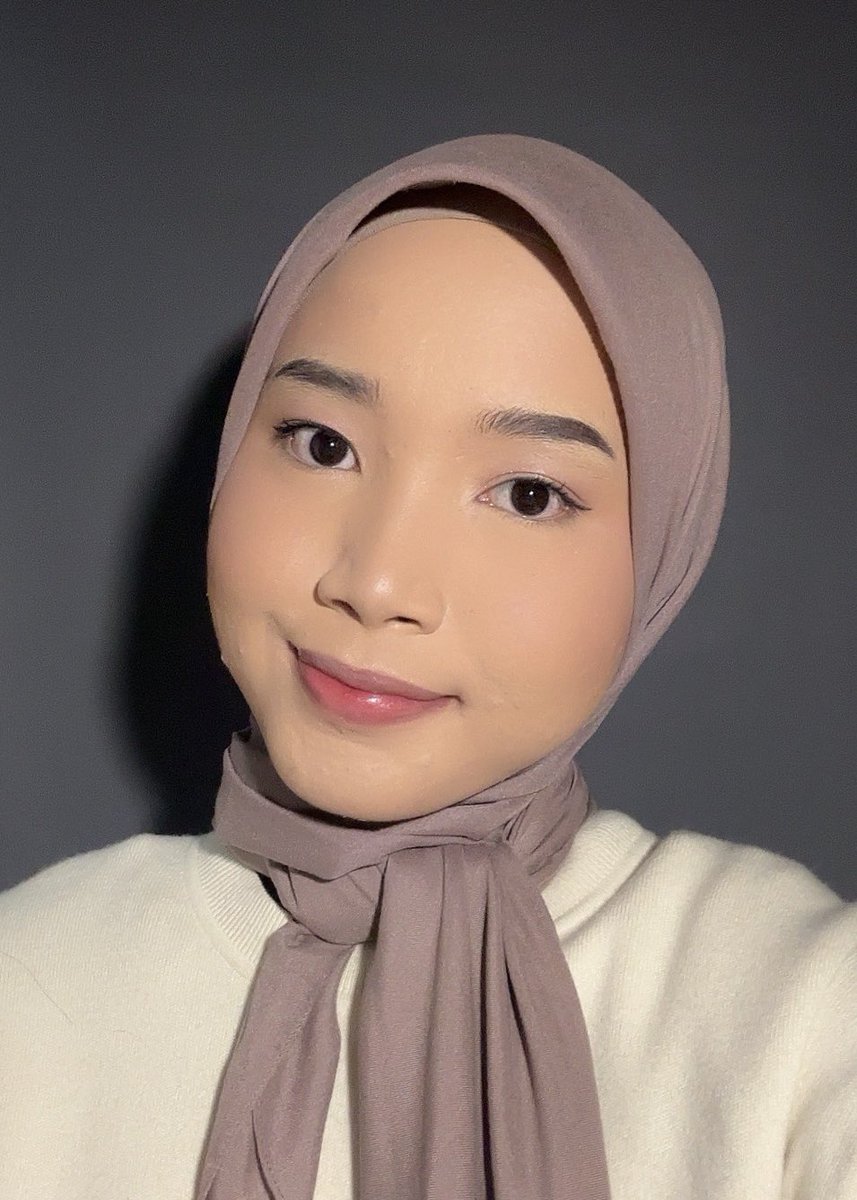 cloudysnowys's tweet photo. 3 produk makeup wajib selain complexion adalah 3 produk ini, bikin makeup looknya jadi lebih on point &amp; fresh bgt🥺👍🏻

cocok buat pemula yang baru mau mulai pakai makeup &amp; gaperlu produk banyak✨ https://t.co/rt90paNT3e
