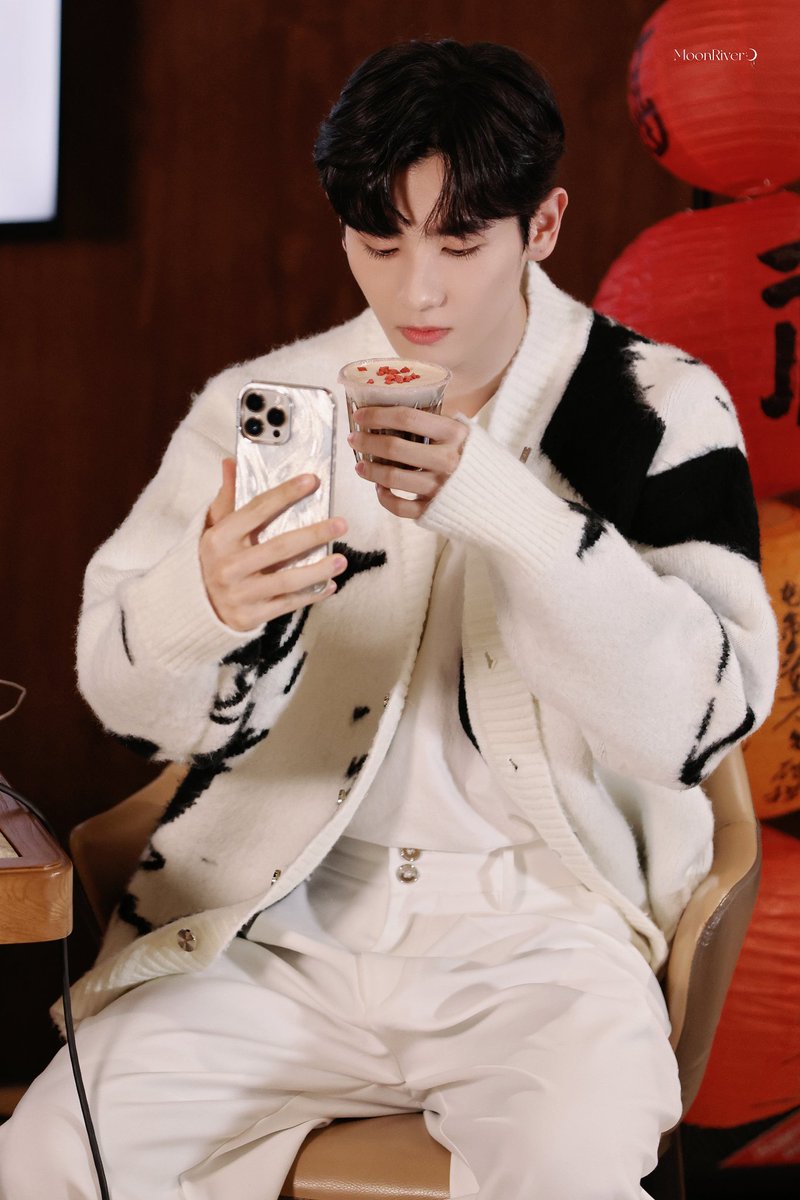 river_nineeee's tweet photo. 「20240128」

👑❤️
NNINE FAN CAFE
#GQCx东方风云榜 https://t.co/Iyn5NnA7VU