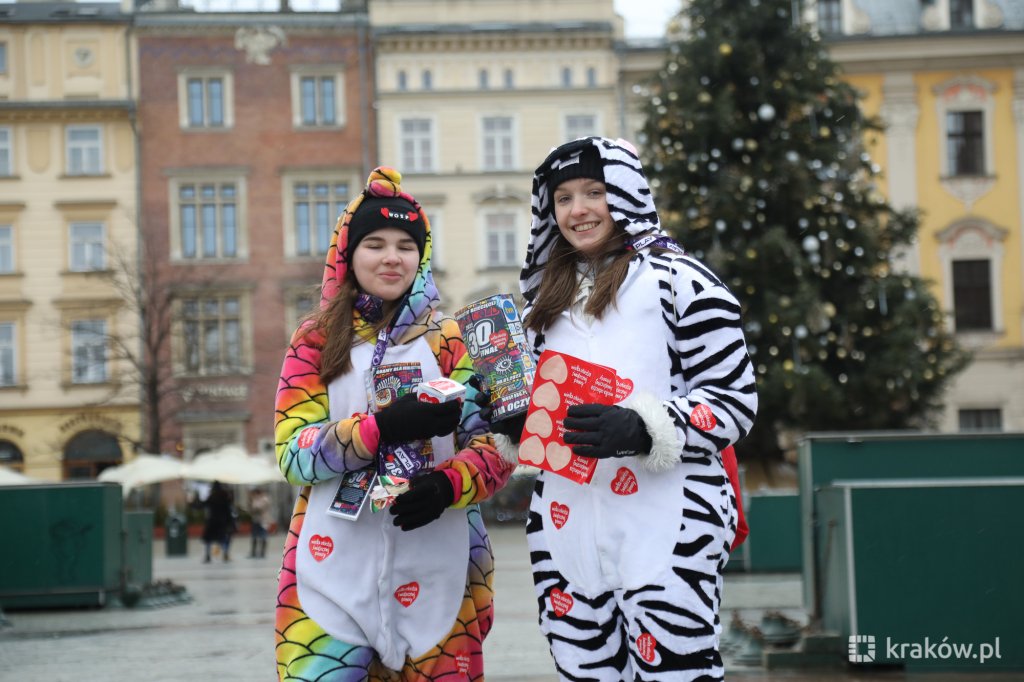 #Krakow #WOŚP #finał Jak co roku Kraków gra z <a href="/fundacjawosp/">WOŚP</a>!

Naprawdę mnóstwo wydarzeń i ciekawostek czeka w całym mieście.
Dobrego dnia! ❤️

Możecie też licytować naprawdę sporo krakowskich atrakcji. 👇

krakow.pl/aktualnosci/27…

<a href="/WOSPKrakow/">WOŚP w Krakowie</a>

📸 <a href="/BSKrakow/">Bogusław Świerzowski</a> <a href="/krakow_pl/">Kraków</a>