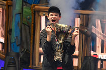 JSo6613's tweet photo. U.S.

This Fortnite World Cup Winner Is 16 and $3 Million Richer
Kyle Giersdorf, who goes by “Bugha,” said he planned to buy a new desk with the money. He has played the game for two years. https://t.co/ch29PRBfxV