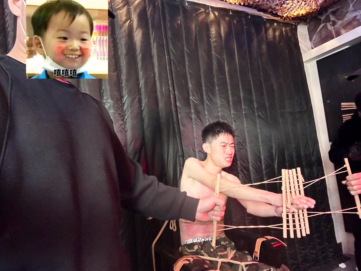 yuleying001's tweet photo. #狱乐营 #拷打 #囚禁 #sp #sm 又摧残了一个帅哥😂 欢迎大家过来体验，大家是喜欢胖奴还是瘦奴呢评论区投票告诉我下期更新👏👏👏

转发点赞这条推文的朋友可以加我QQ：
3689991295免费领取最新的福利视频 https://t.co/QByhfVjoSj