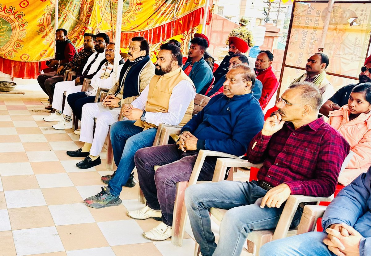 VikashPreetam's tweet photo. आज राँची महानगर, गोंदा मण्डल कार्यालय पर यशस्वी प्रधानमंत्री श्री @narendramodi जी के ‘’मन की बात’’ कार्यक्रम के प्रेरणादायी उद्बोधन को मण्डल के कार्यकर्ताओं के साथ सुना #MannKiBaat 
@blsanthosh @yourBabulal https://t.co/zQU3k6YDXb