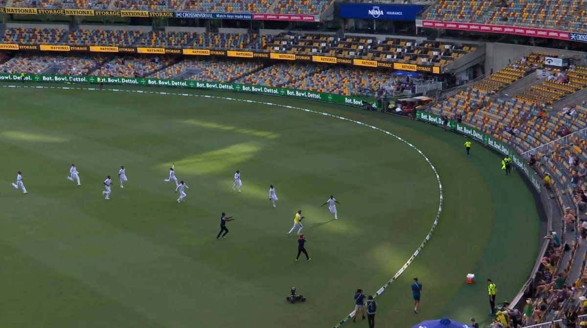 FlashCric's tweet photo. SHAMAR JOSEPH! BUILD THE MAN A STATUE!

7/68 in the second innings to win the game!

The West Indies have won a Test in Australia for the first time since 1997!

#AUSvWI https://t.co/76cUKJVHsJ