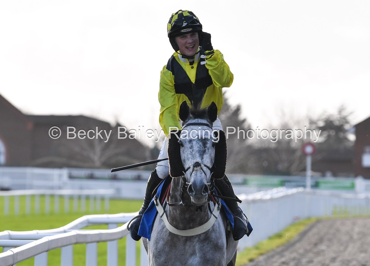 ELIXIR DE NUTZ & Freddie Gingall upsides Jonbon, two out, on their way to a first Grade 1 victory for @TizzardRacing racing, winning the @MyPensionExpert Clarence House Chase @CheltenhamRaces for owner Terry Warner. Many congratulations to all.