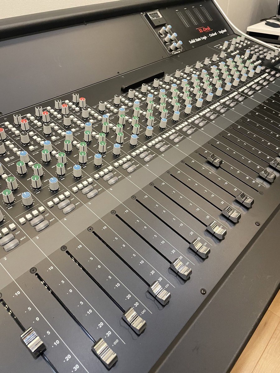 先日はSSLのXLDeskを迎えました！