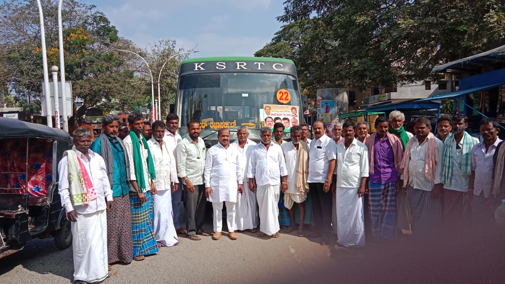 Ramappa_S_MLA's tweet photo. ಚಿತ್ರದುರ್ಗದಲ್ಲಿ ನಡೆಯುತ್ತಿರುವ ಕರ್ನಾಟಕ ರಾಜ್ಯದ ಶೋಷಿತ ಸಮುದಾಯಗಳ ಸಮಾವೇಶಕ್ಕೆ ಹರಿಹರ ವಿಧಾನಸಭಾ ಕ್ಷೇತ್ರದಿಂದ ಹರಿಹರದ  ಮಾಜಿ ಶಾಸಕ ಎಸ್.ರಾಮಪ್ಪ ರವರ ನೇತೃತ್ವದಲ್ಲಿ 57 ಕ್ಕೂ ಹೆಚ್ಚಿನ ಬಸ್ ಗಳಲ್ಲಿ ಸಾವಿರಾರು ಬಾಂಧವರು ಸಮಾವೇಶಕ್ಕೆ ತೆರಳಿದರು. @INCKarnataka @siddaramaiah @Dr_Yathindra_S @DrParameshwara https://t.co/d1VfINxpWQ