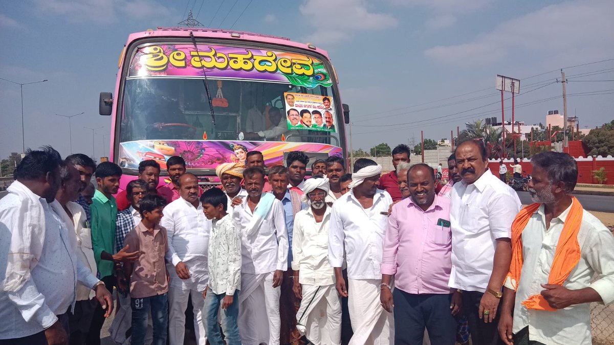 ಚಿತ್ರದುರ್ಗದಲ್ಲಿ ನಡೆಯುತ್ತಿರುವ ಕರ್ನಾಟಕ ರಾಜ್ಯದ ಶೋಷಿತ ಸಮುದಾಯಗಳ ಸಮಾವೇಶಕ್ಕೆ ಹರಿಹರ ವಿಧಾನಸಭಾ ಕ್ಷೇತ್ರದಿಂದ ಹರಿಹರದ  ಮಾಜಿ ಶಾಸಕ ಎಸ್.ರಾಮಪ್ಪ ರವರ ನೇತೃತ್ವದಲ್ಲಿ 57 ಕ್ಕೂ ಹೆಚ್ಚಿನ ಬಸ್ ಗಳಲ್ಲಿ ಸಾವಿರಾರು ಬಾಂಧವರು ಸಮಾವೇಶಕ್ಕೆ ತೆರಳಿದರು. <a href="/INCKarnataka/">Karnataka Congress</a> <a href="/siddaramaiah/">Siddaramaiah</a> <a href="/Dr_Yathindra_S/">Dr Yathindra Siddaramaiah</a> <a href="/DrParameshwara/">Dr. G Parameshwara</a>