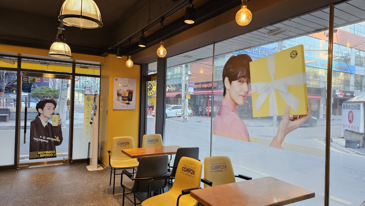 fineday_v's tweet photo. 태형아~~ 내  아지트가  더 이뻐졌어
COMPOSE COFFEE MODEL V
#TaehyungxComposeCoffee 
#eVeryoneisaComposer 
#뷔 
#컴포즈커피 https://t.co/cHMF2mgrWi