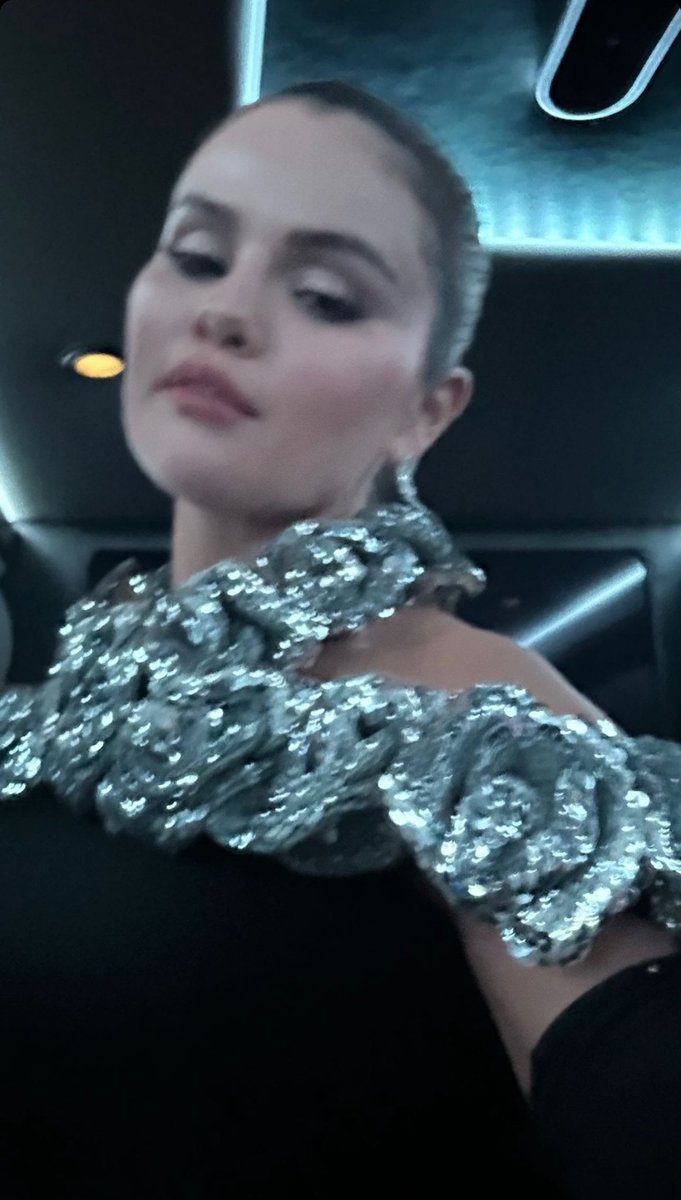 Selena Gomez Source tweet media