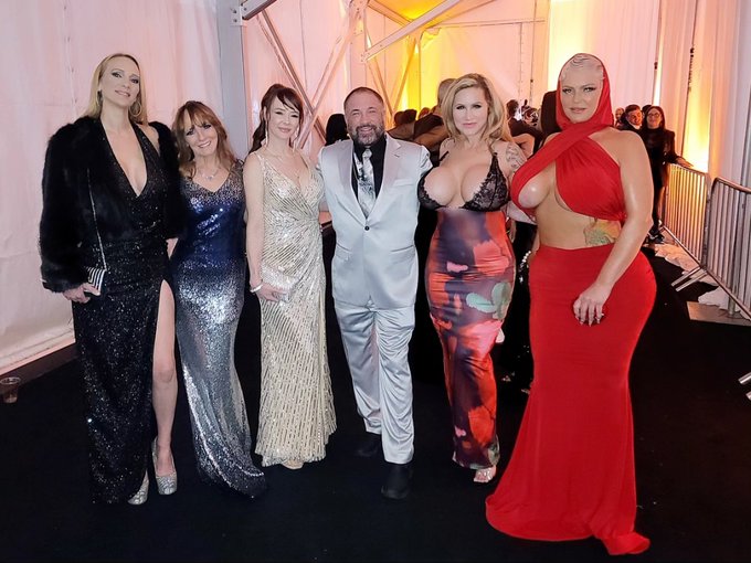 Welcome to the 2024 AVN awards, what an Amazing night with my Amazing Besties @RyanConner69 @RealAudreyXXX