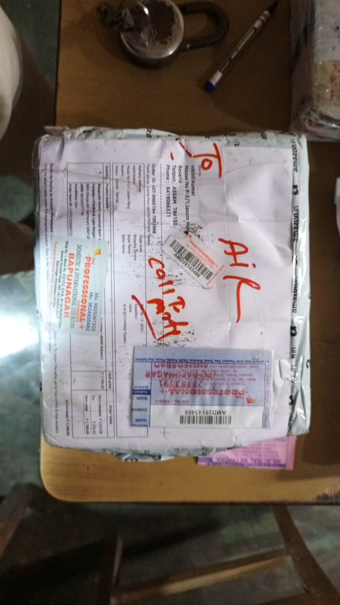 nikhilforce21's tweet photo. @AmitAgarwal tweet4 
The webpage/ app is not getting updated and us showing my parcel is lost.Sending u photos of courier guy calling me 10 kms away for collection initially and now app showing item lost https://t.co/cSDamf6Q11