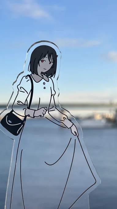 栞子は深い青に染まっている 