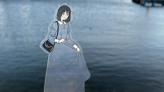 栞子は深い青に染まっている 