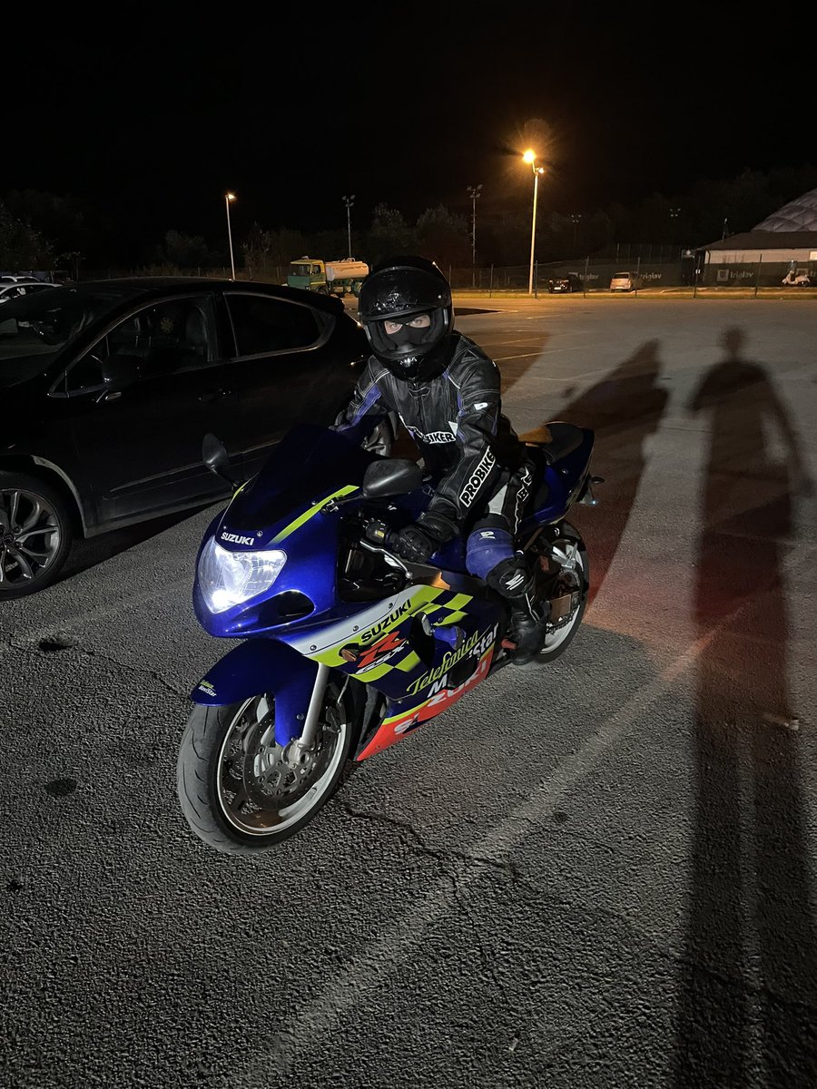 Nikola8622's tweet photo. @rcgarage280328 @SuzukiBikesUK Hello 😁 https://t.co/b1SSS1JF3I