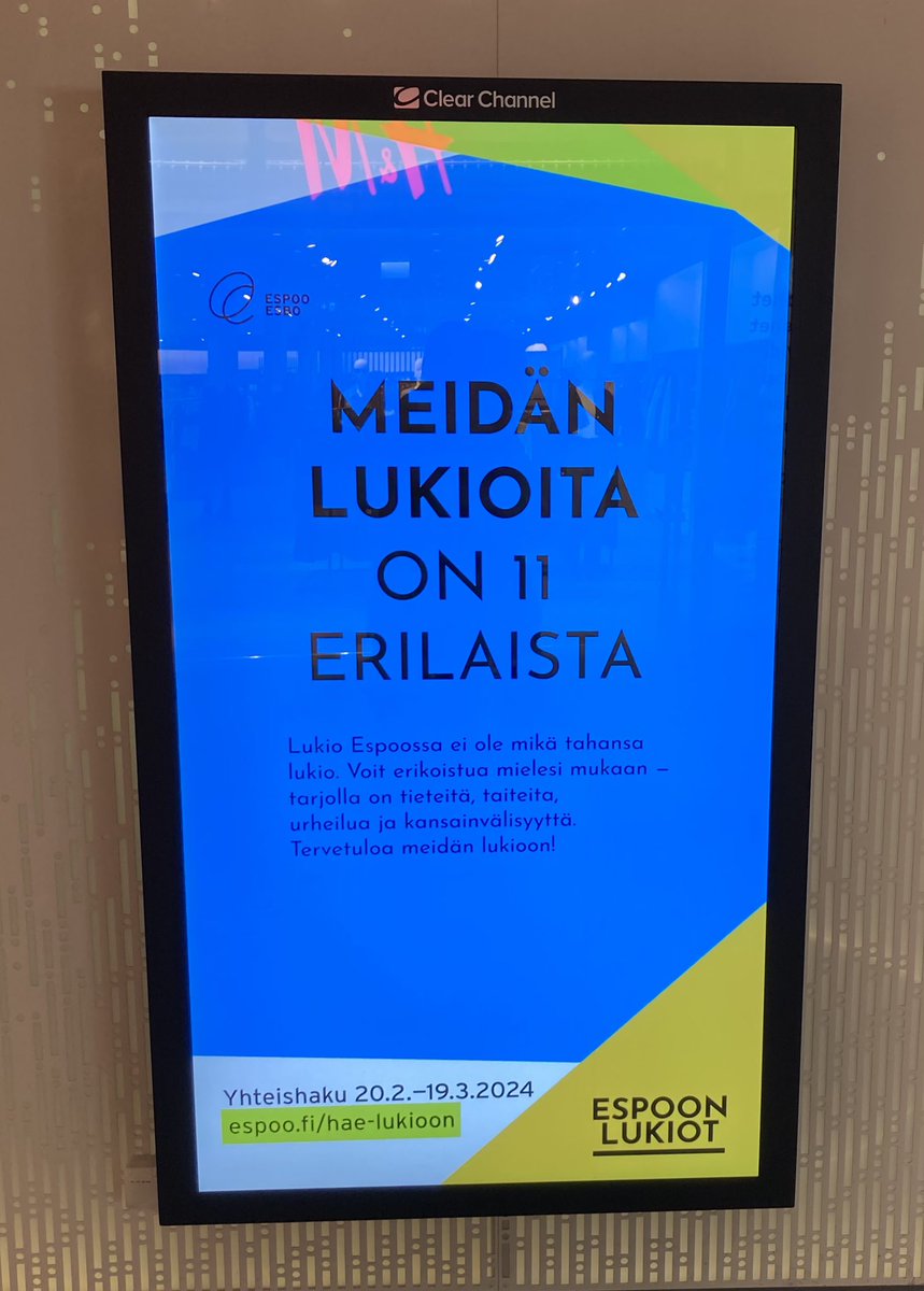 Espoo: mainostaa lukioitaan.

Minä, opettaja espoolaisessa lukiossa: ”Tuosta mainoksesta puuttuu possessiivisuffiksi.”