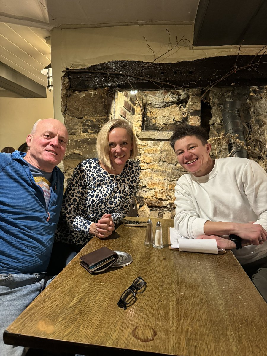 Lovely dinner with the knee crew last night <a href="/clairepatella/">claire robertson</a> <a href="/bellkneesurgeon/">Jonathan Bell</a> 
Fab to catch up 😊

…and refining details for the next PFJ course. Coming to the north in April 👀