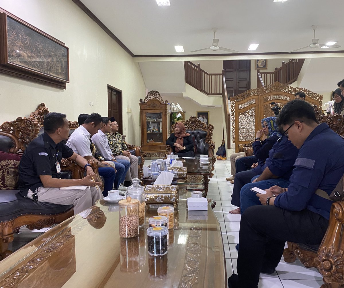 Bupati Sleman melakukan pemanggilan kepada KPUD Sleman

Bupati Sleman sangat prihatin dengan keadaan yg terjadi.