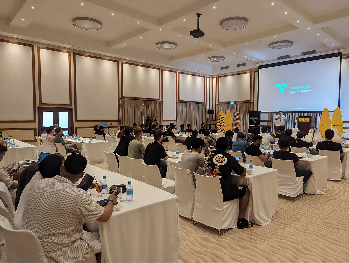 Vanarchain's tweet image. #VANAR takes center stage at #BinanceCampus in Seychelles!

Our CEO @jawadvirtua, explaining the Vanar vision to some of the top industry and web3 community leaders, invited by @binance
 
Our unique approach to L1 and exciting app ecosystem is creating a buzz! 🚀