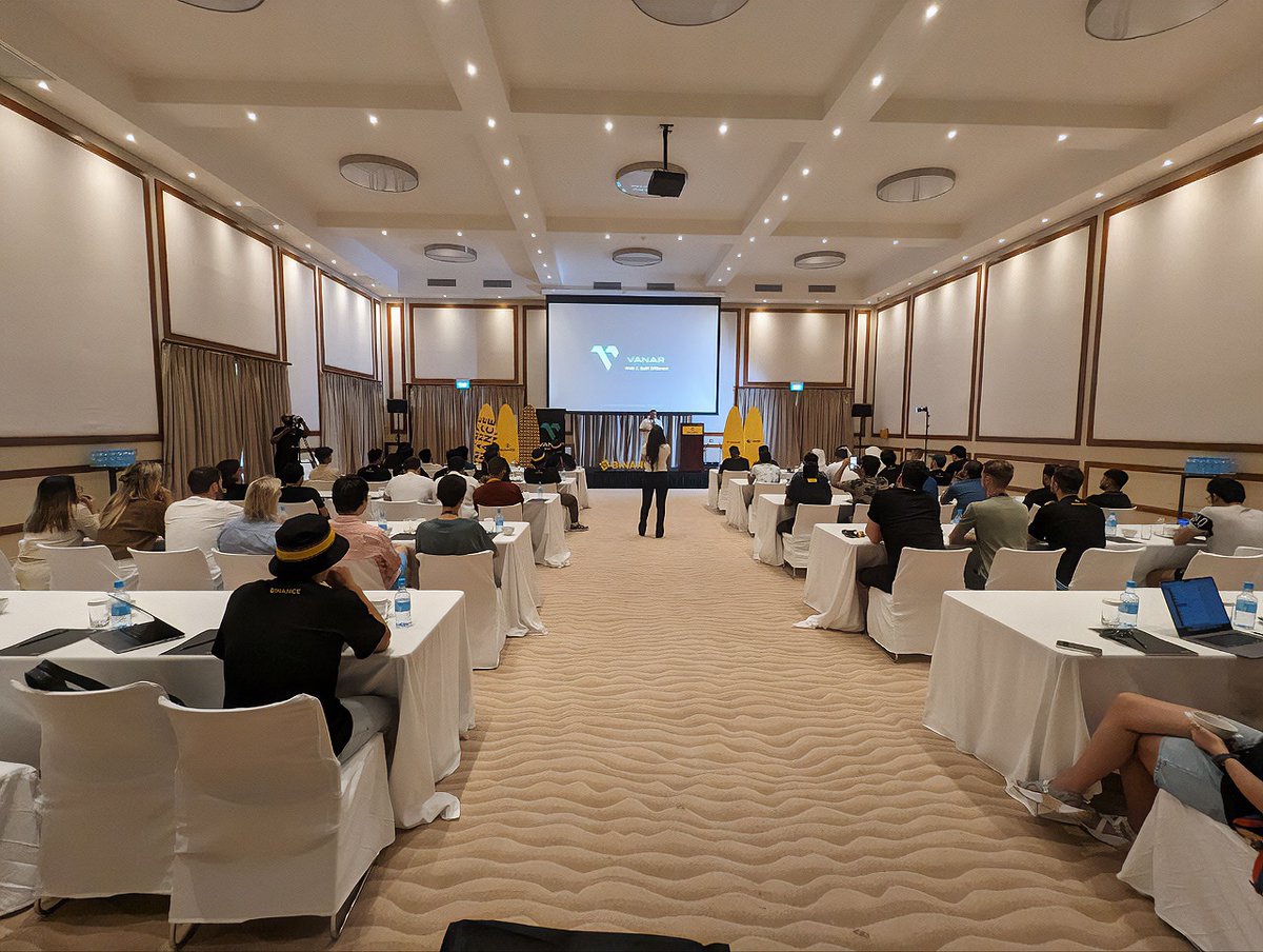 Vanarchain's tweet image. #VANAR takes center stage at #BinanceCampus in Seychelles!

Our CEO @jawadvirtua, explaining the Vanar vision to some of the top industry and web3 community leaders, invited by @binance
 
Our unique approach to L1 and exciting app ecosystem is creating a buzz! 🚀