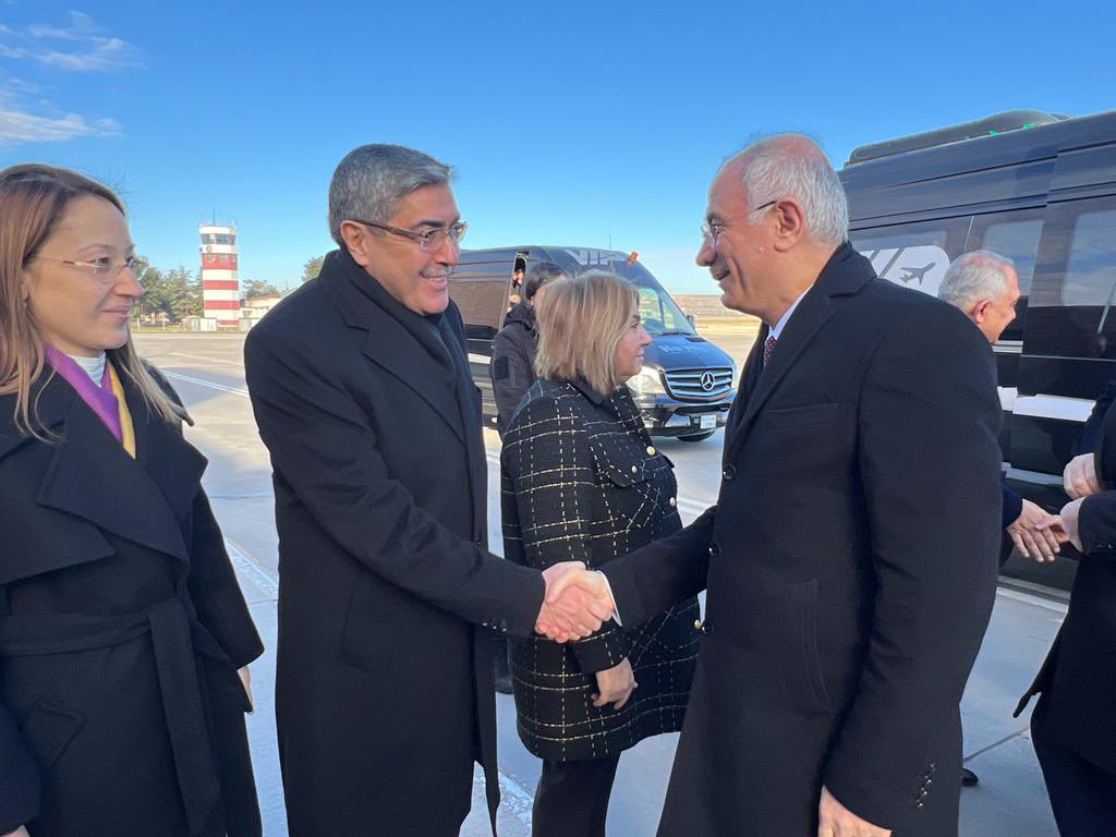 Bir dizi temas ve ziyaretlerde bulunmak üzere şehrimize teşrif eden AK Parti Genel Başkan Vekilimiz Sayın Efkan Ala’yı; Gaziantep Havalimanı’nda karşıladık.

Sayın Başkan Vekilim, Gazi şehrimize hoş geldiniz.

<a href="/efkanala/">Efkan Âlâ</a> 
<a href="/Akparti/">AK Parti</a>