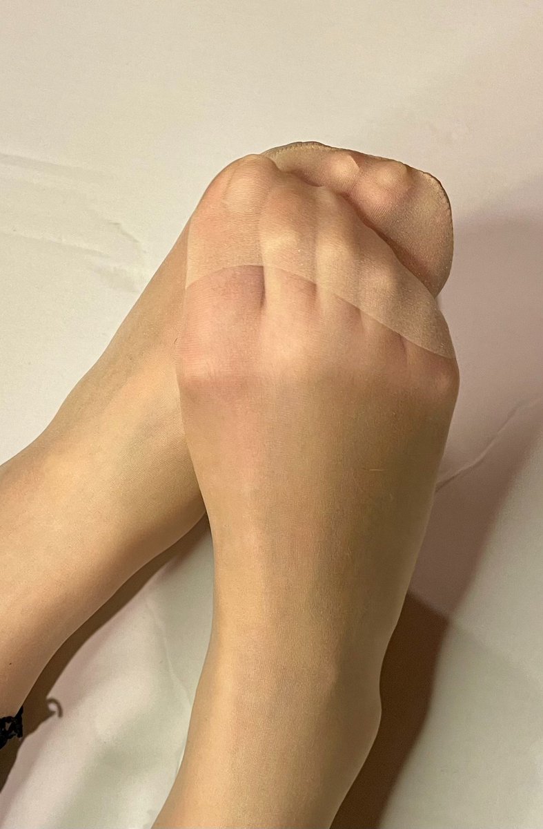 pansutohide's tweet photo. 2枚だけですが���

 #パンスト #パンストつま先  #pantyhose  #pantyhose  #pantyhosetoes https://t.co/SHuReU6Ip7