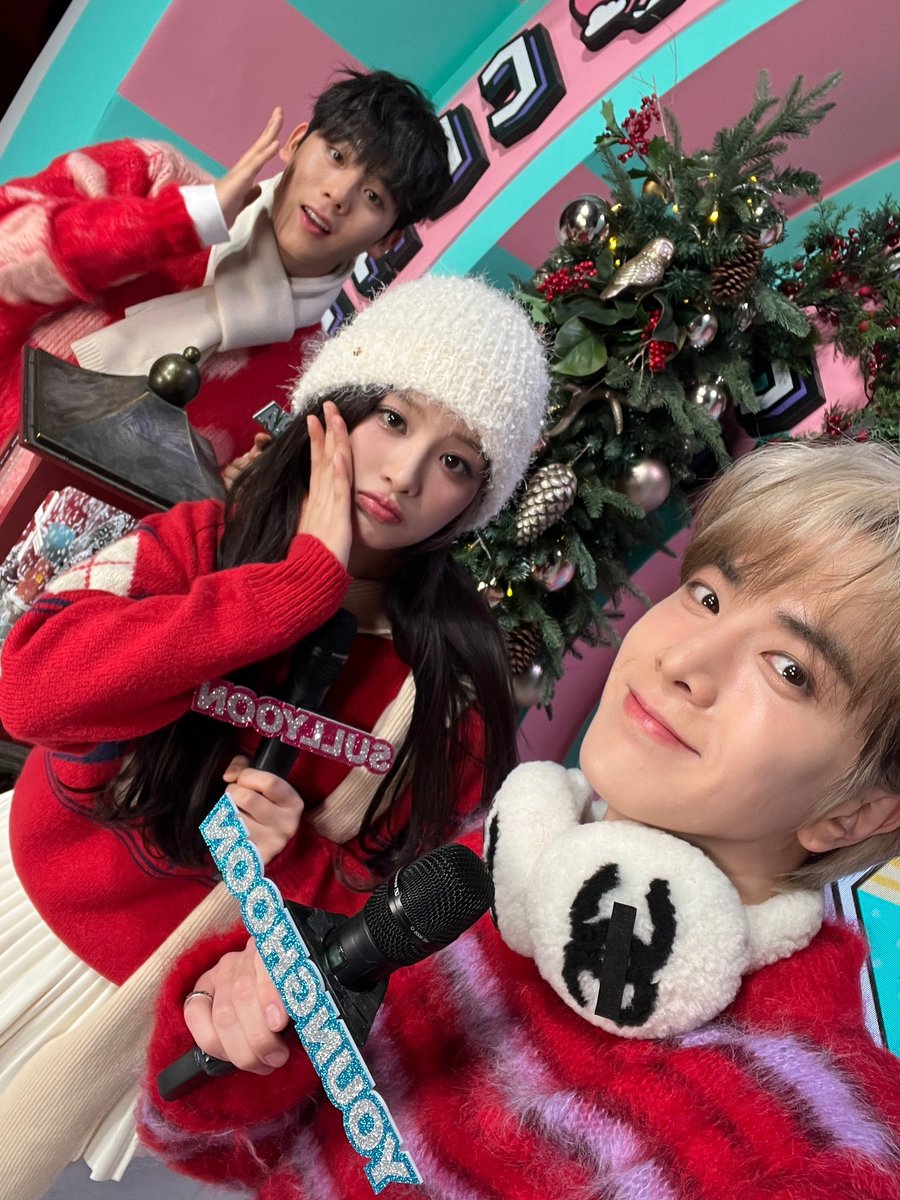 younghonh's tweet photo. ㅤ
ㅤDressed up in red and white, we turned into the three Santas bringing Christmas joy your way. It was a pleasant day spending the holiday with the loyal Music Core audience. That day truly made it the best one ever!
ㅤ https://t.co/iSE3B4QLQU