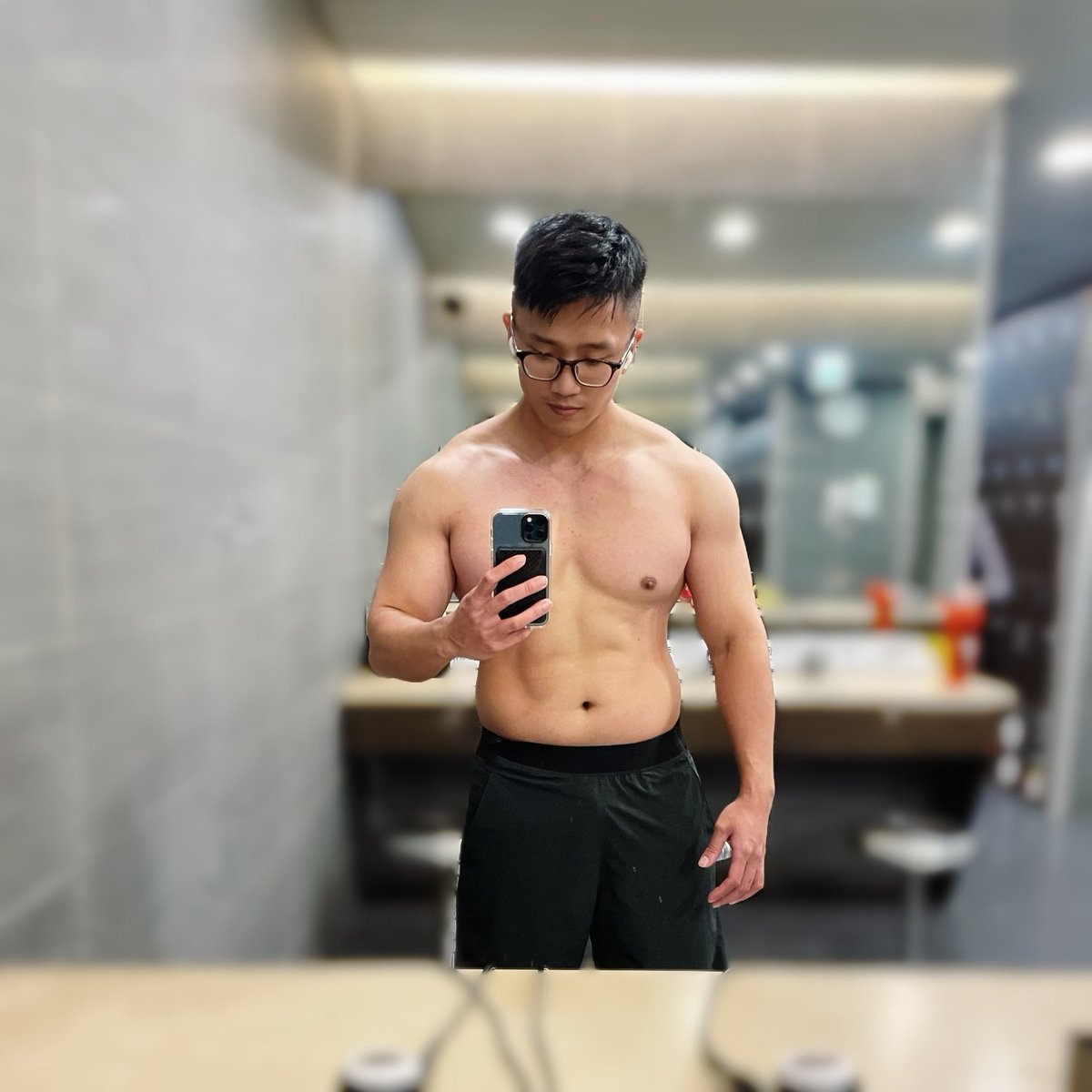 飲食控制第二週，體重基本沒變，體脂開始顯著下降😊