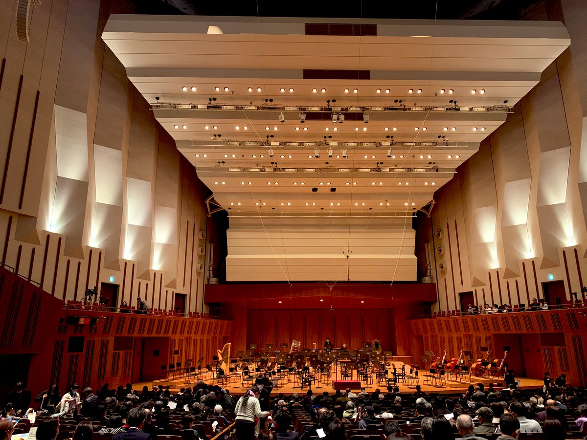 今日は東京芸術劇場で東大オケの定期演奏会を聴いてきました！

マーラー5番🤩

クラッシック音楽にハマったきっかけのマーラー5番！！

勢いある力強い演奏でした！
トランペット🎺凄かったなー。

フィナーレはオケが一体となり感激しました！😭

やっぱりマーラー5番最高❤️