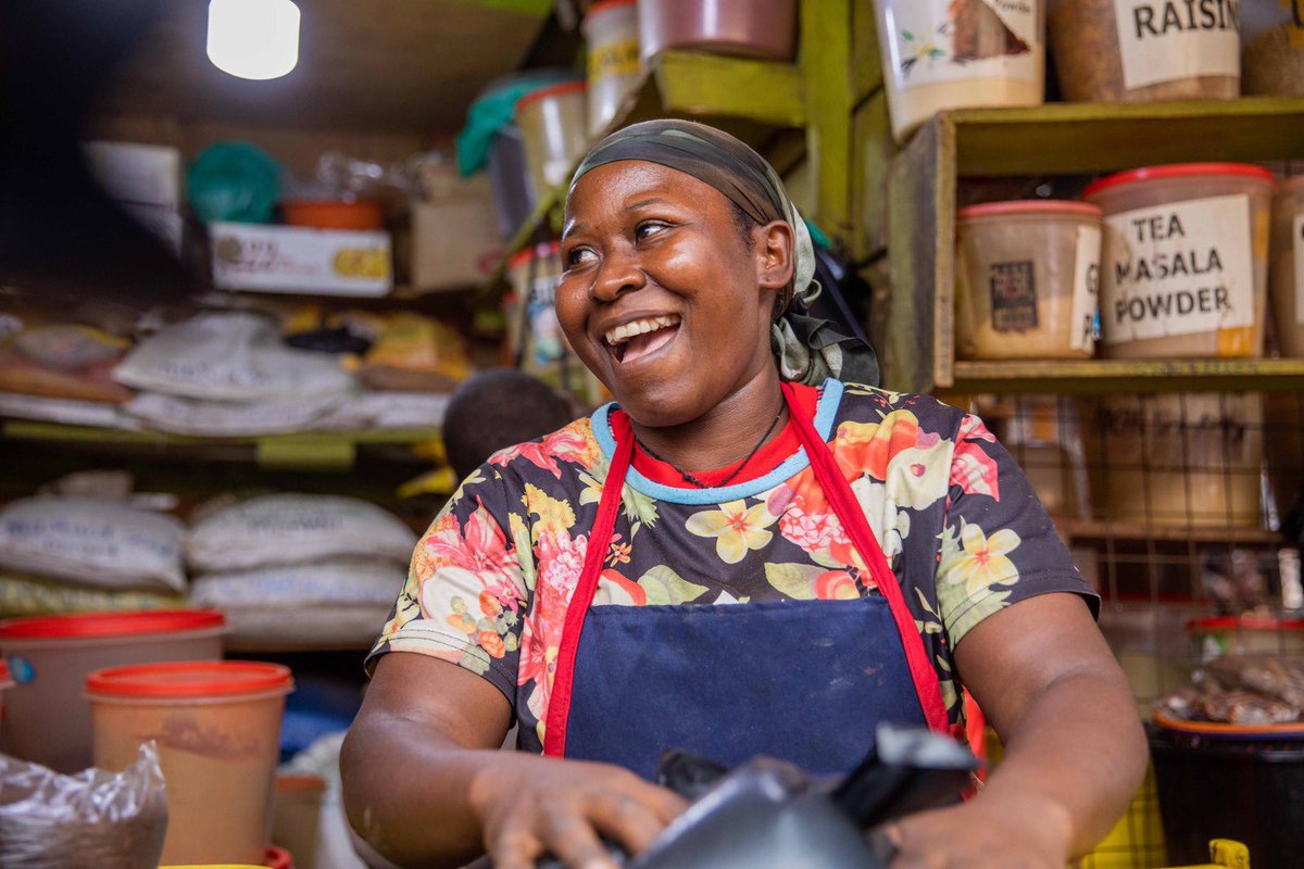 I am delighted to commission @UNDP x @KCCAUG #OwinoMarket infrastructure alongside @dorothykisaka, where solarization and workspace upgrading is having a positive impact on incomes and livelihoods of over 20,000 market vendors.