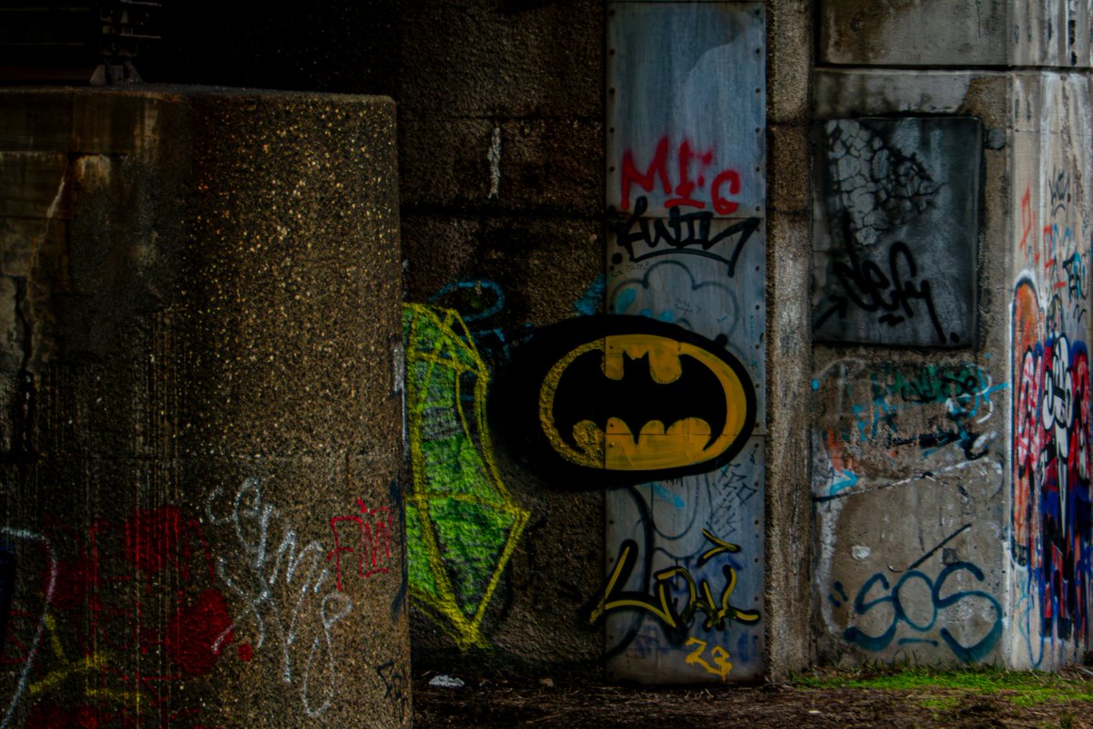#Wien #wienliebe #Batman #murals #graffity 
Batman lurking under the bridge!

This one's for you and for #SundayYellow