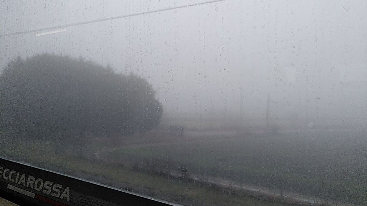 LittleRusGoat's tweet photo. Io che parto per Milano:

Nel frattempo, a Mestre: "Perché disturbarti per andare fino a Milano quand Silent Hill ce l'hai anche qui?" https://t.co/KkALNErm6l