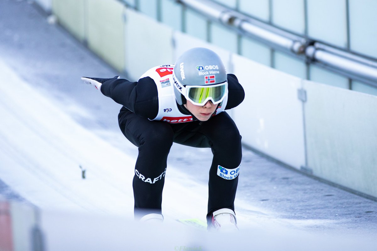 Da er vi i gang med mer kombinertmoro fra Schonach 📺 Tune inn på Viaplay og V sport 1 med <a href="/PetterTenstad/">Petter Tenstad</a> og <a href="/MagnusMoan/">Magnus Moan</a> nå🎙️