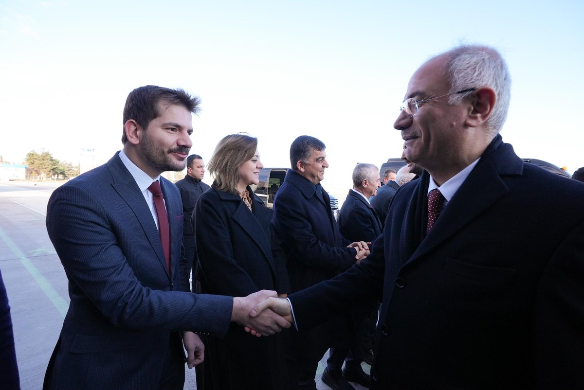 Ak Parti Gaziantep İlçe Belediye Başkan Adaylarımız için düzenlenecek olan Aday Tanıtım Toplantımıza katılmak üzere Gazi Şehrimize teşrif eden Ak Parti Genel Başkanvekilimiz Sn. Efkan Ala, TBMM Grup Başkanvekilimiz Sn. Abdulhamit Gül ve beraberinde ki heyeti havaalanında