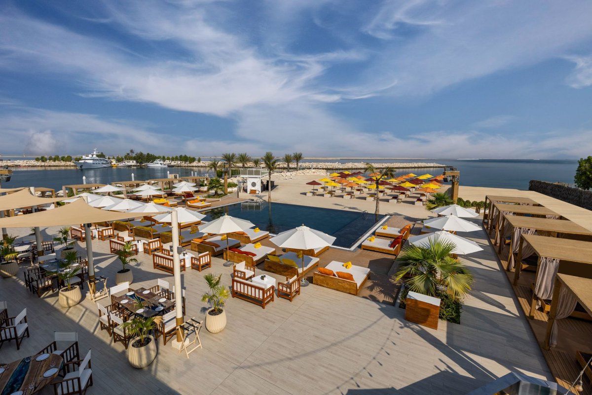 لماذا لا يكون لموظفي الخدمة نادي خاص بهم بحيث لايكلف الحكومة اي مبلغ مالي ؟  
 يستفيد منه موظفي الخدمة المدنية عن طريق طرح أسهم لموظفي القطاع العام والمتقاعدين ..
رأيكم ؟
<a href="/OMAN_MOF/">وزارة المالية - سلطنة عُمان</a> 
<a href="/StateAudit_Oman/">جهاز الرقابة المالية والإدارية للدولة- سلطنة عُمان</a> 
<a href="/Oman_GC/">التواصل الحكومي</a> 
<a href="/2040_om/">رؤية عُمان 2040</a>