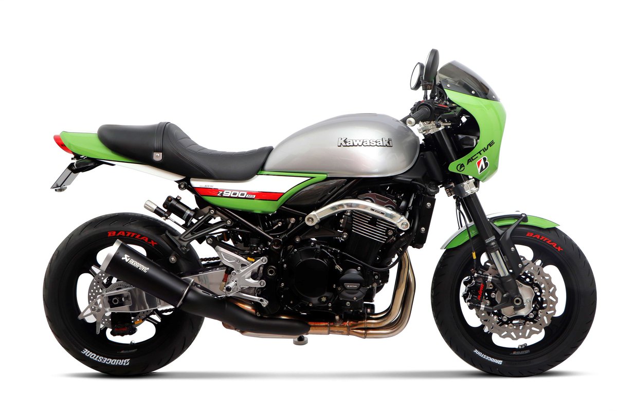 urarough_10's tweet image. 休み明け、とりあえず目の前のお客様を順に接客させて戴きながら、合間で会社のメールチェックしていると‥
気がついたら有りました新商品の #GALESPEED の新形状の #typeＪ 受注開始してましたネ。 #Z900RS だとF 350/R600 だと税込み定価¥294800でしたね。
900RSはこのカタチボクは結構好きですネ！