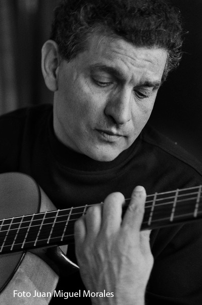 FELIZ CUMPLE #CarlosCano Aunque las cartas dicen que nací en el Ecuador hace 180 años, antes de ser golondrina y después de ser leopardo, yo nací a la forma de vida que me refiero en Granada, un 28 de enero de 1946. Por eso el espíritu rebelde que poseo es la señal de mi destino.