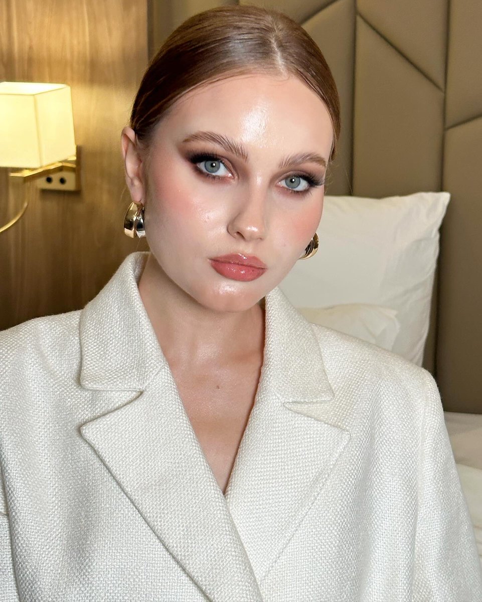 جلسة تصوير 🤍🤍🤍🤍🤍🤍🤍🤍🤍🤍#غيداء_صالح #مصوره #عروس #الرياض #مصوره_عرايس #قاعه #كوشه #فستان #عنايه