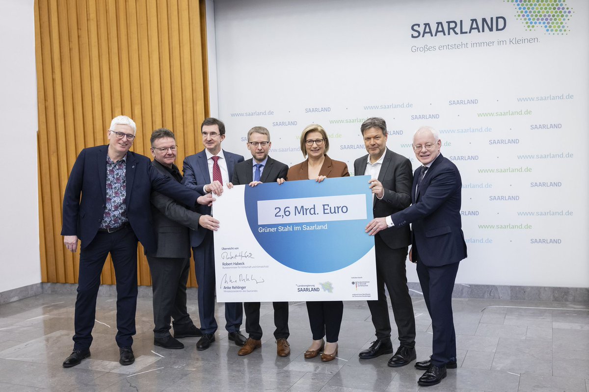 BMWE_'s tweet image. Am Freitag reiste Bundesminister #Habeck weiter in das Saarland.

Der Weg zur #Klimaneutralität im Saarland, er ist zu spüren: 
Hier ist der Wille da, der Stahlindustrie und damit den Stahlarbeiterinnen und Stahlarbeitern eine Zukunft in Deutschland zu geben. (1/3)