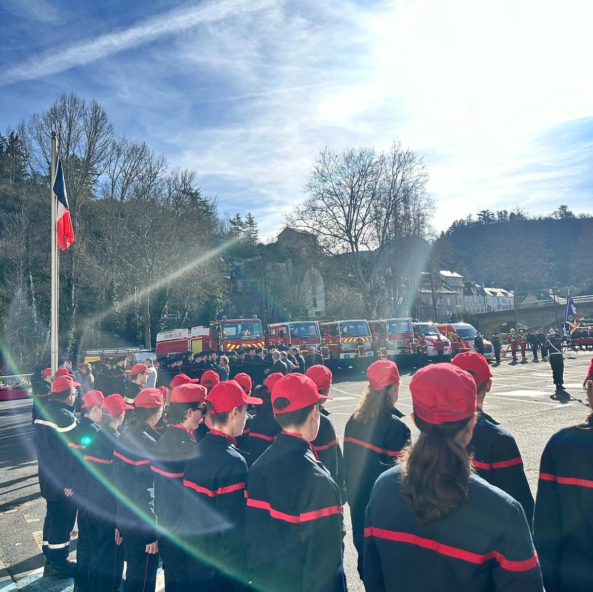 📅 Samedi 28 Janvier 📅

Ce samedi les JSP Haute-Lozère étaient présent à Marvejols pour la Sainte-Barbe départementale.
La délégation des JSP a eu comme mission les portes-coussins et porte-gerbe et la montée des couleurs 🇫🇷

#jsphautelozere #saintchelydapcher #jsp