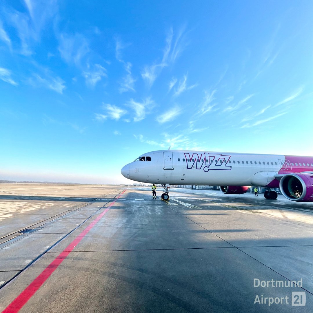 DortmundAirport's tweet image. Sonntag am Dortmund Airport. 🌞✈️ 

Genießt die Atmosphäre, beobachtet die startenden Flugzeuge von der Besucherterrasse und lasst euch von der Vorfreude auf Reisen inspirieren. Einen schönen Sonntag euch allen! 😊 

#FlughafenStimmung #dtm #Reiselust #dortmund
