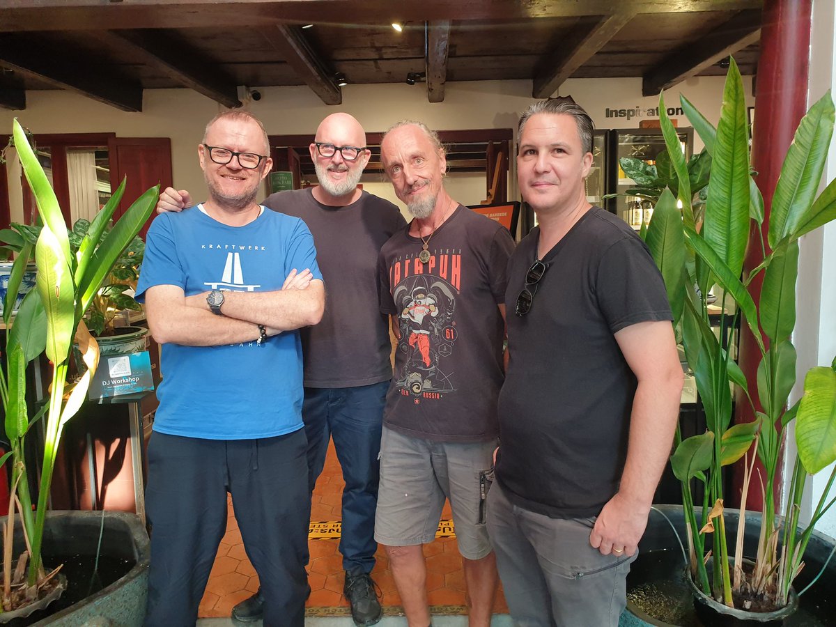 TimRussellPhoto's tweet image. Hanging out at Photocafe with these legends @lightchronicler @titbit @NeilShelley