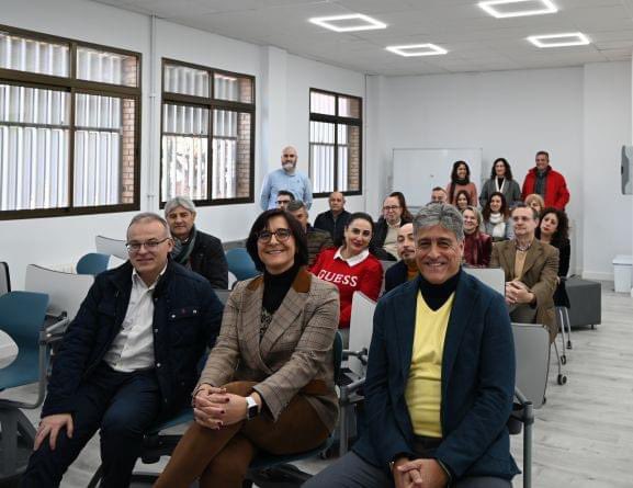 “10 nuevas Aulas de Tecnología Aplicada en #Granada, diseñadas para adaptar el entorno de aprendizaje a la realidad digital del mercado productivo”
#Educación  Aula ATECA del IES Pedro Jiménez Montoya de Baza - cope.es/n/3105113