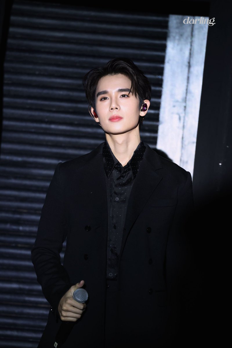 darlingx98's tweet image. ลืมลงหมอจิมเซ็ตนี้ไปได้ไงนะ 🥹~ ออร่ามาก ✨

#LastTwilightSeriesFinalEP
@jimmyyjp_ #jimmyyjp