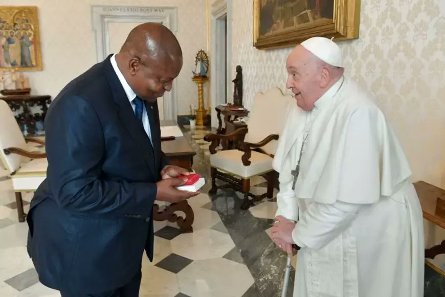 alwihdainfo's tweet photo. Sommet Afrique – Italie : Le Président Centrafricain, Touadéra, reçu par le Pape François à Rome https://t.co/cbGffxvjox https://t.co/nHmnIsbery