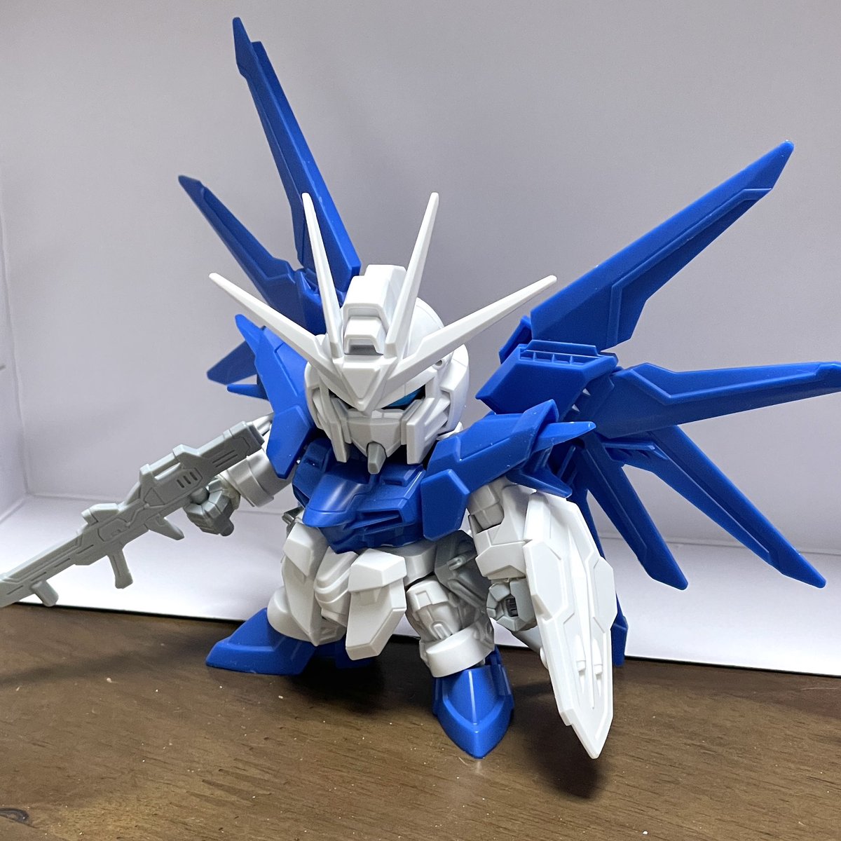 SDのライジングフリーダムを縮めながら組んだ^_^
顔がめっちゃイケメンで良き