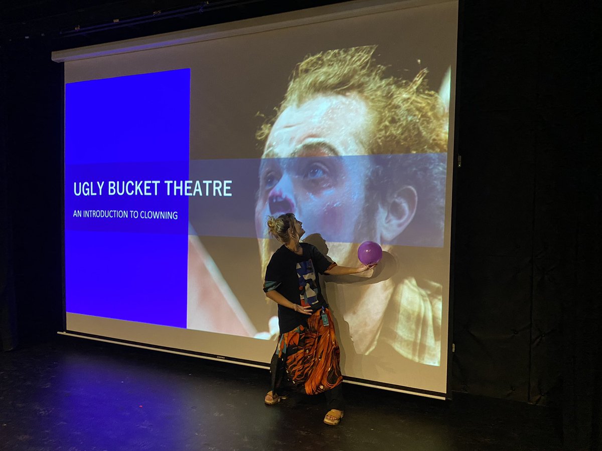 UglyBucket's tweet image. INTERNATIONAL WORKSHOPS 🇹🇭

We had the best time introducing clown to the entire year 8 cohort at St Andrews International Bangkok 🔴

‘We specifically loved how you encouraged risk and vulnerability in such a safe and joyful atmosphere’ 😍

That’s what it’s all about! 👏
