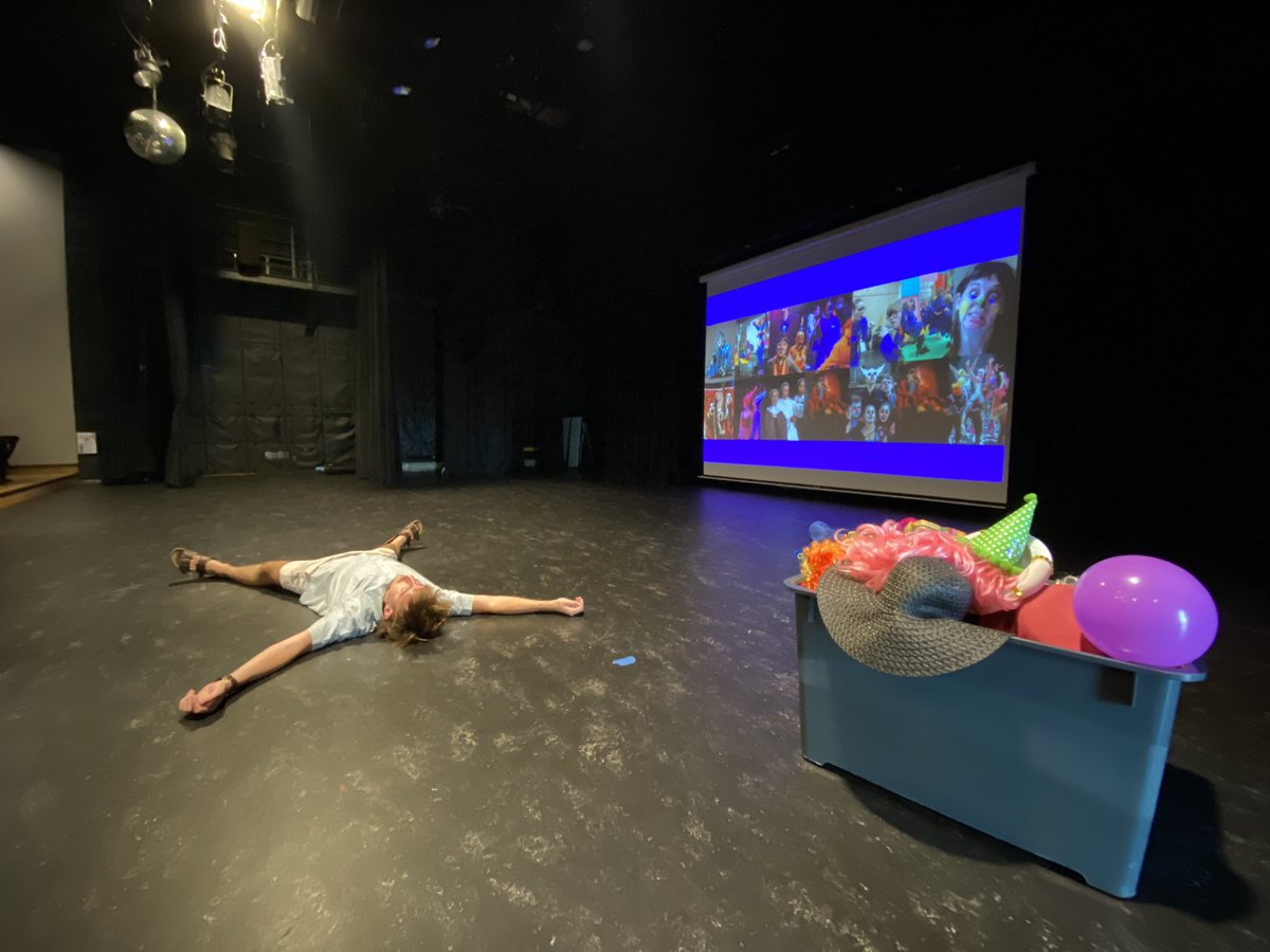 UglyBucket's tweet image. INTERNATIONAL WORKSHOPS 🇹🇭

We had the best time introducing clown to the entire year 8 cohort at St Andrews International Bangkok 🔴

‘We specifically loved how you encouraged risk and vulnerability in such a safe and joyful atmosphere’ 😍

That’s what it’s all about! 👏