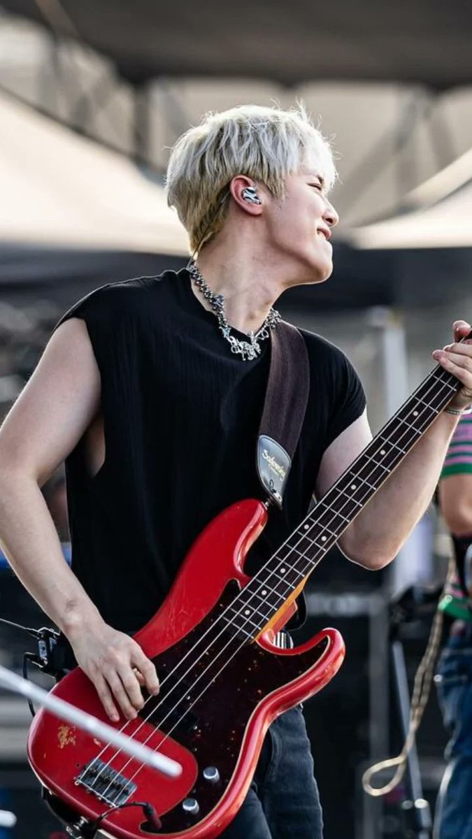 DAMN JEFF YOU'RE SO F*CKIN HAWWWWT!!!