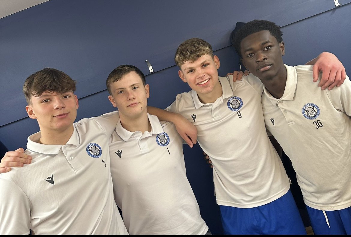 Well done to Roffey U18’s who were 5-1 winners against Ringmer today. Bailey S x2, Mason x2 and Jeremy. MOM with crucial saves was Monty, closely followed by Bailey who with 2 goals &amp; an assist was influential at both ends. 

Todays MOM &amp; the goalscorers 👇🏻👏🏻 

#youngboars 🐗