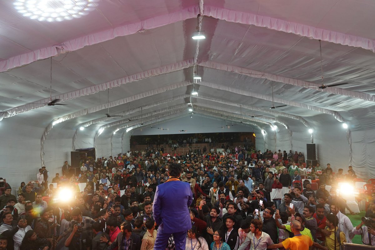 litchowk's tweet image. Lit-चौक सीज़न 3 के अद्भुत सत्र &apos;&apos;राजनीति और रंगमंच का &apos;रवि&apos;&apos;..✨

संवाद में: @ravikishann एवं #rajeshmishra 
.
.
.
#litchowk #litchowkindore #litchowk2023 #indorekatyohar #reelsinstagram